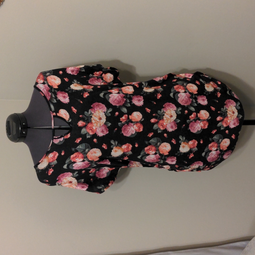 Three Seasons Maternity gathered Top
